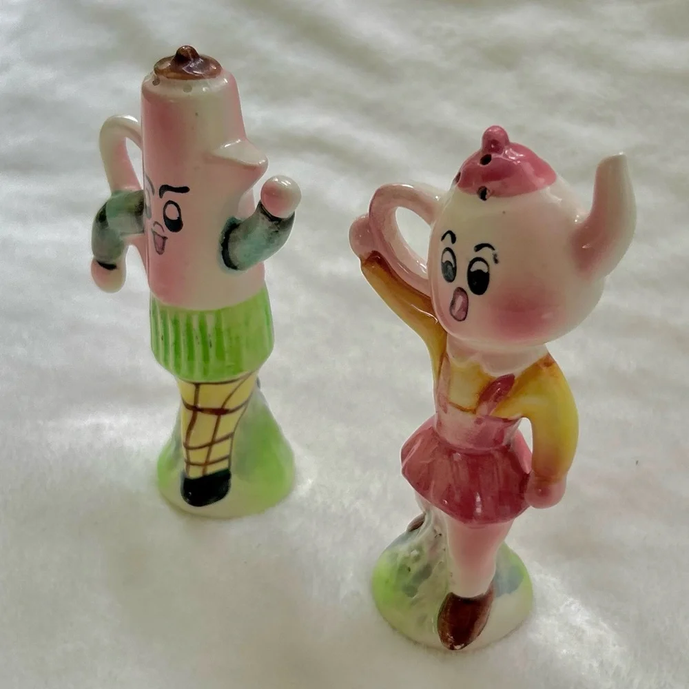 Vintage Salt Pepper Shakers Anthropomorphic Teapot Coffee Pot Ceramic Japan